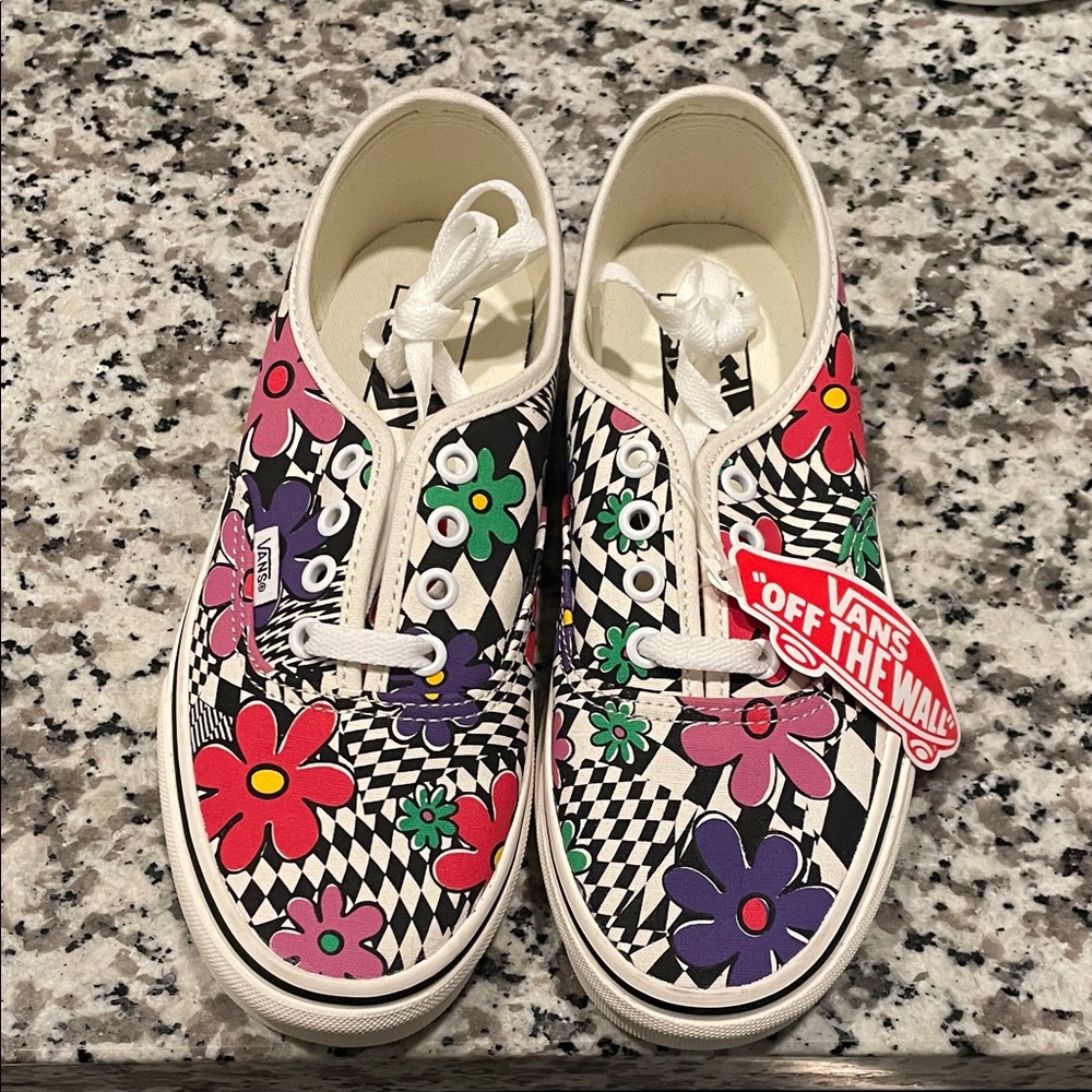 Vans Women’s Multicolor Floral Sneakers NWT!!